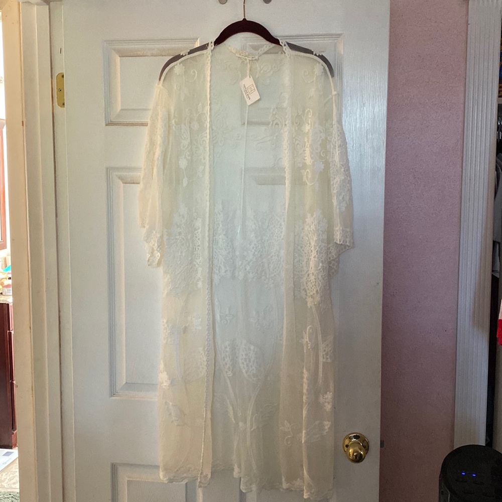 Cream Lace Duster - BRAND NEW / NEVER WORN